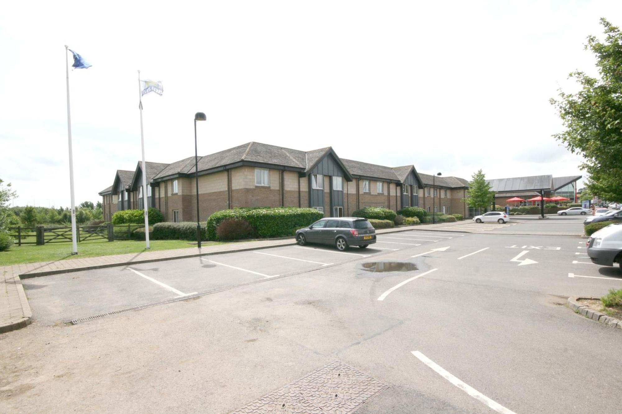 Days Inn Peterborough Bagian luar foto